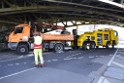 LKW blieb unter Bruecke haengen Koeln Deutz Deutz Muelheimerstr P122